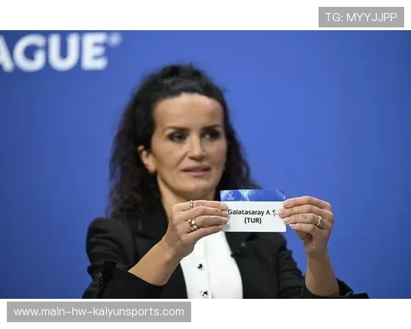 加拉塔萨雷女足杨莉娜外脚背传中,后点包抄险些得手